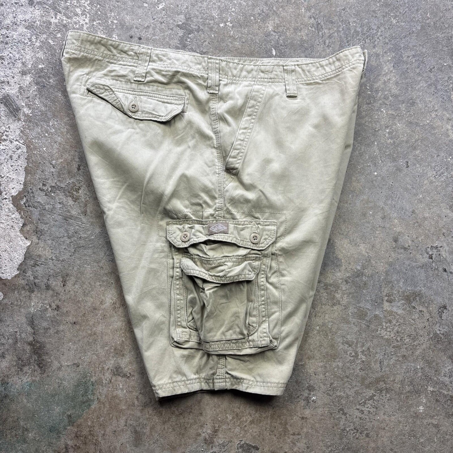 Cream Lee Men’s Cargo Shorts - W42