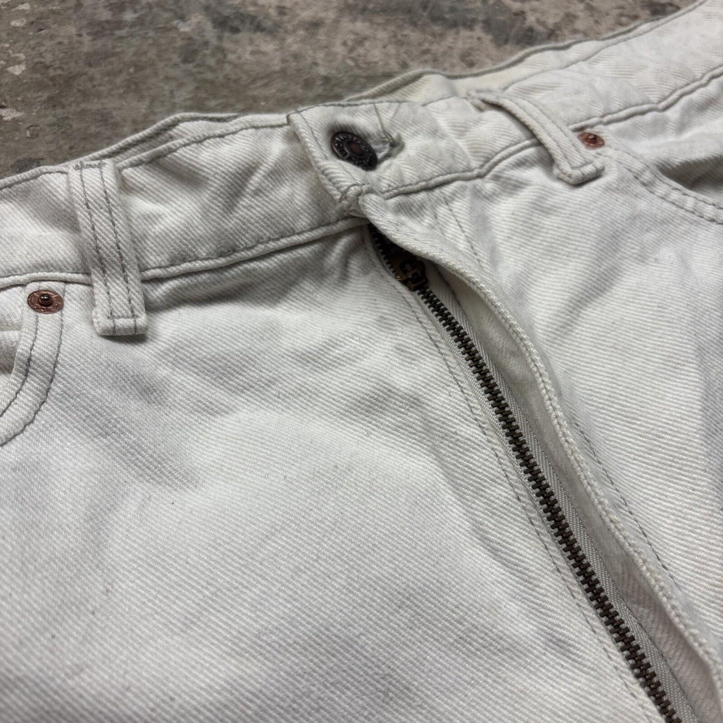 Cream Denim Levi’s 505 Jean Shorts | W38"