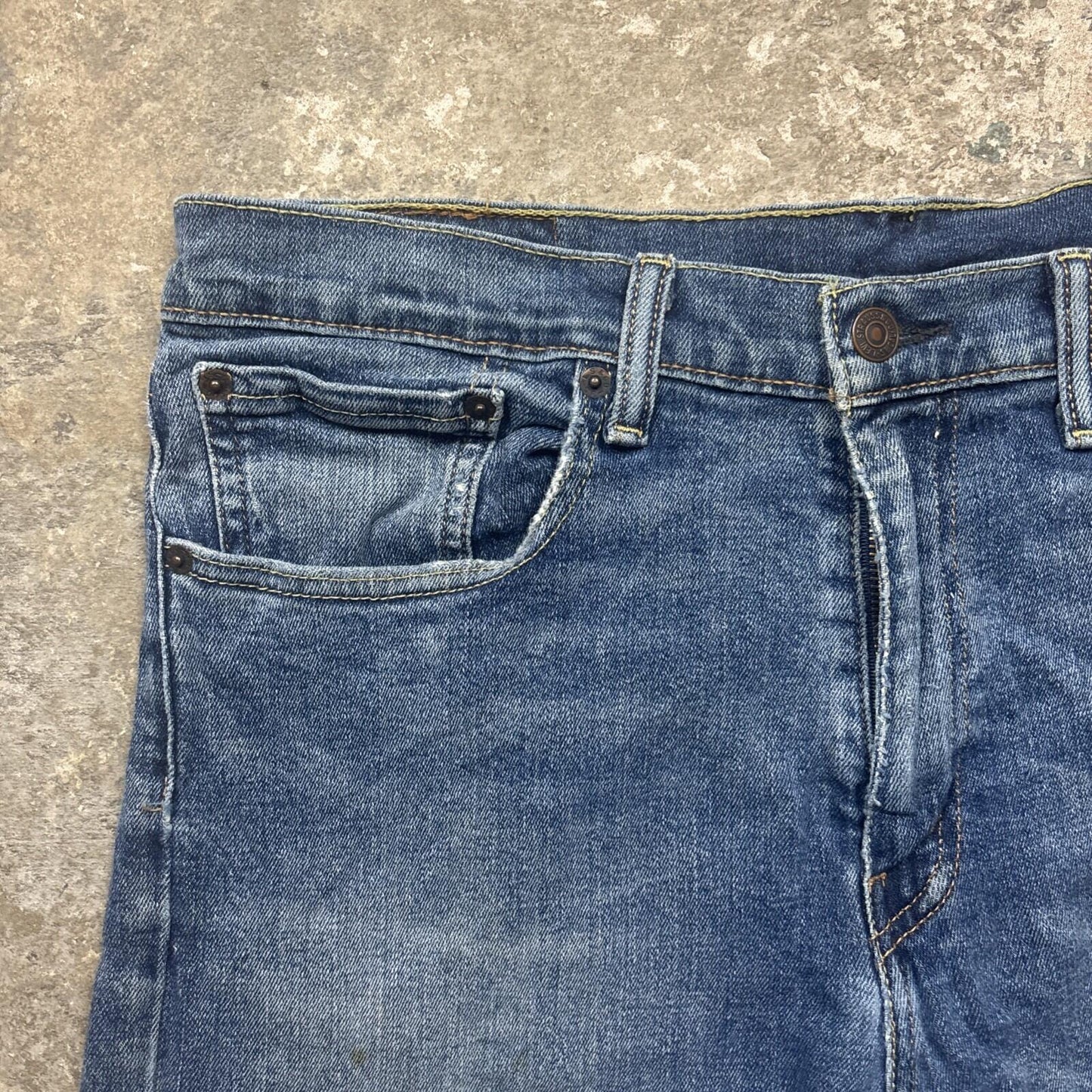 Blue Denim Levi’s Women’s Short Jean Shorts | W34"