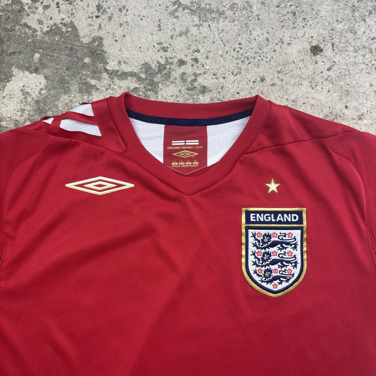 Red Umbro 2006/08 England Football Away Shirt | Size: L