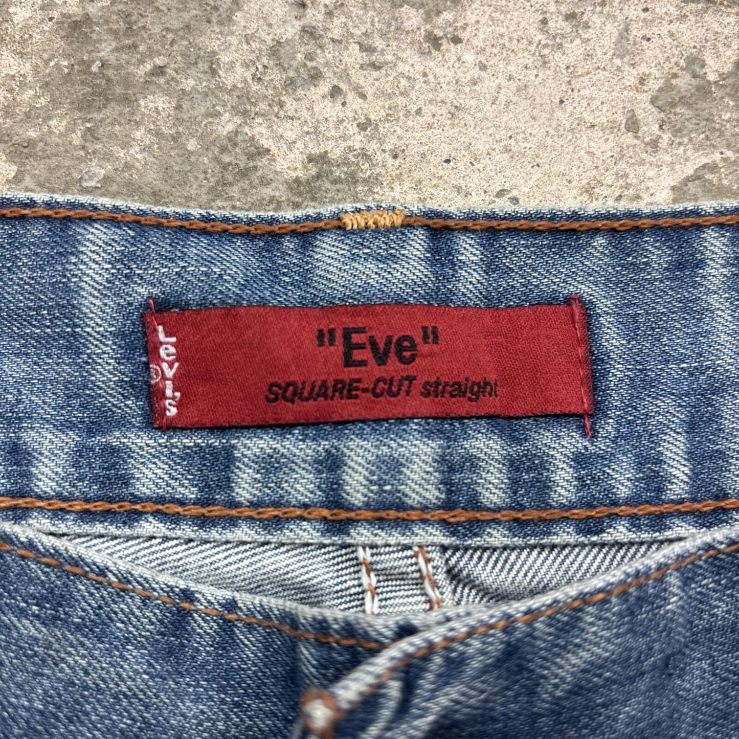 Textured Blue Women’s Levis 557 Cut Off Jean Shorts | W30"