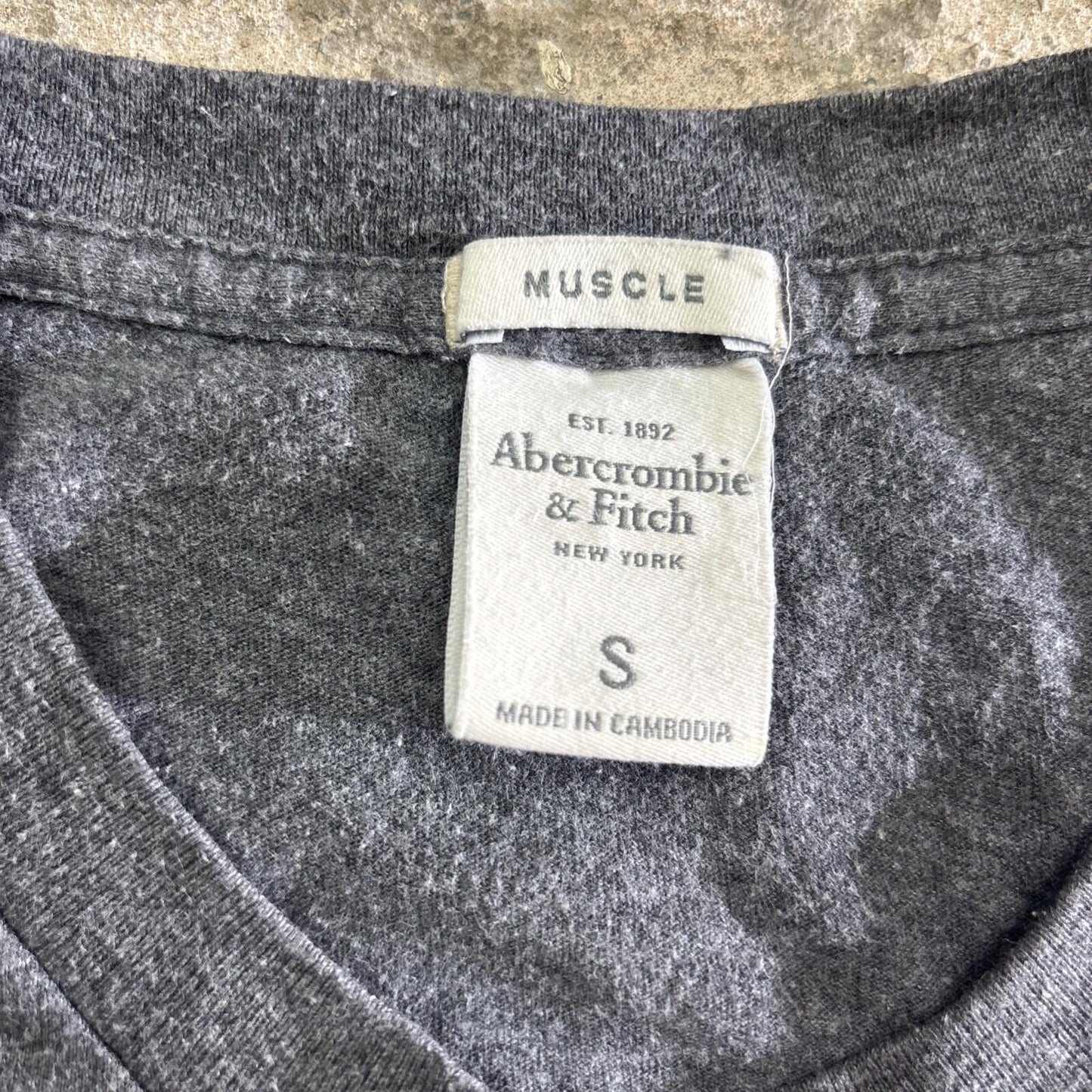 Abercrombie &  Fitch Grey Embroidered T-Shirt | Size: Small