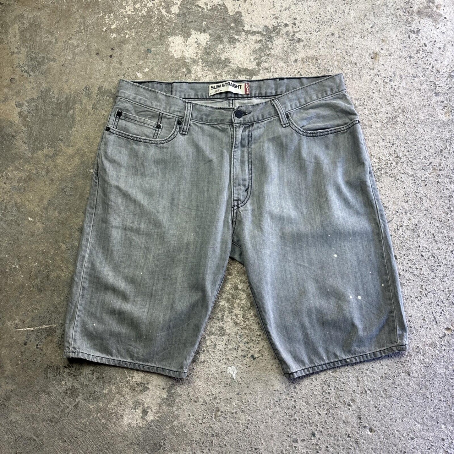 Textured Grey Levi’s 514 Denim Jean Shorts | W38"