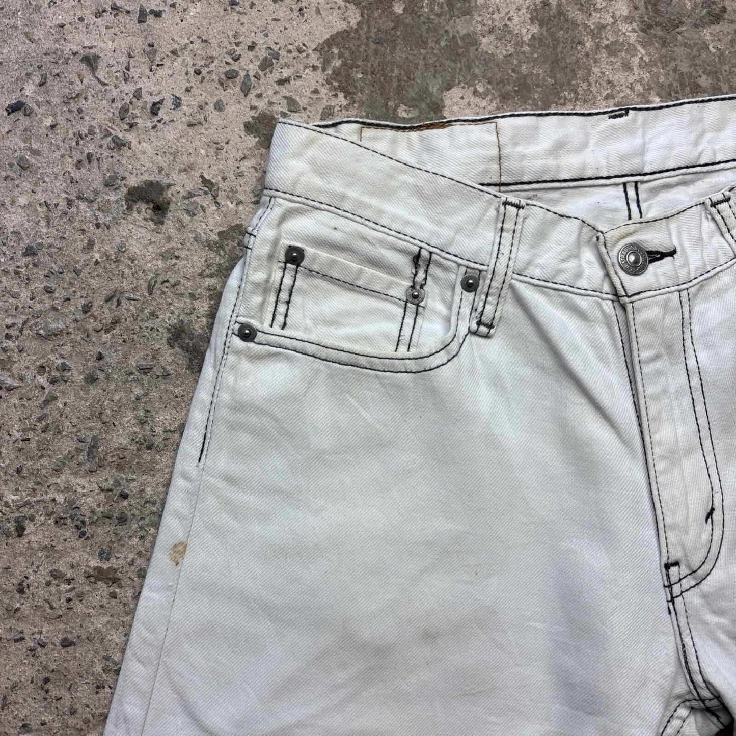Distressed White Levi’s 514 Men’s Cut Off Shorts | W29
