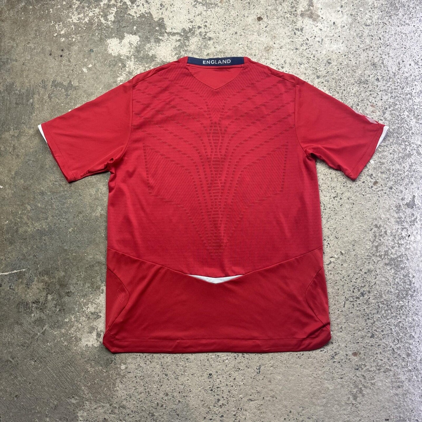 Red Umbro 2008/10 England Football Away Shirt | Size: L