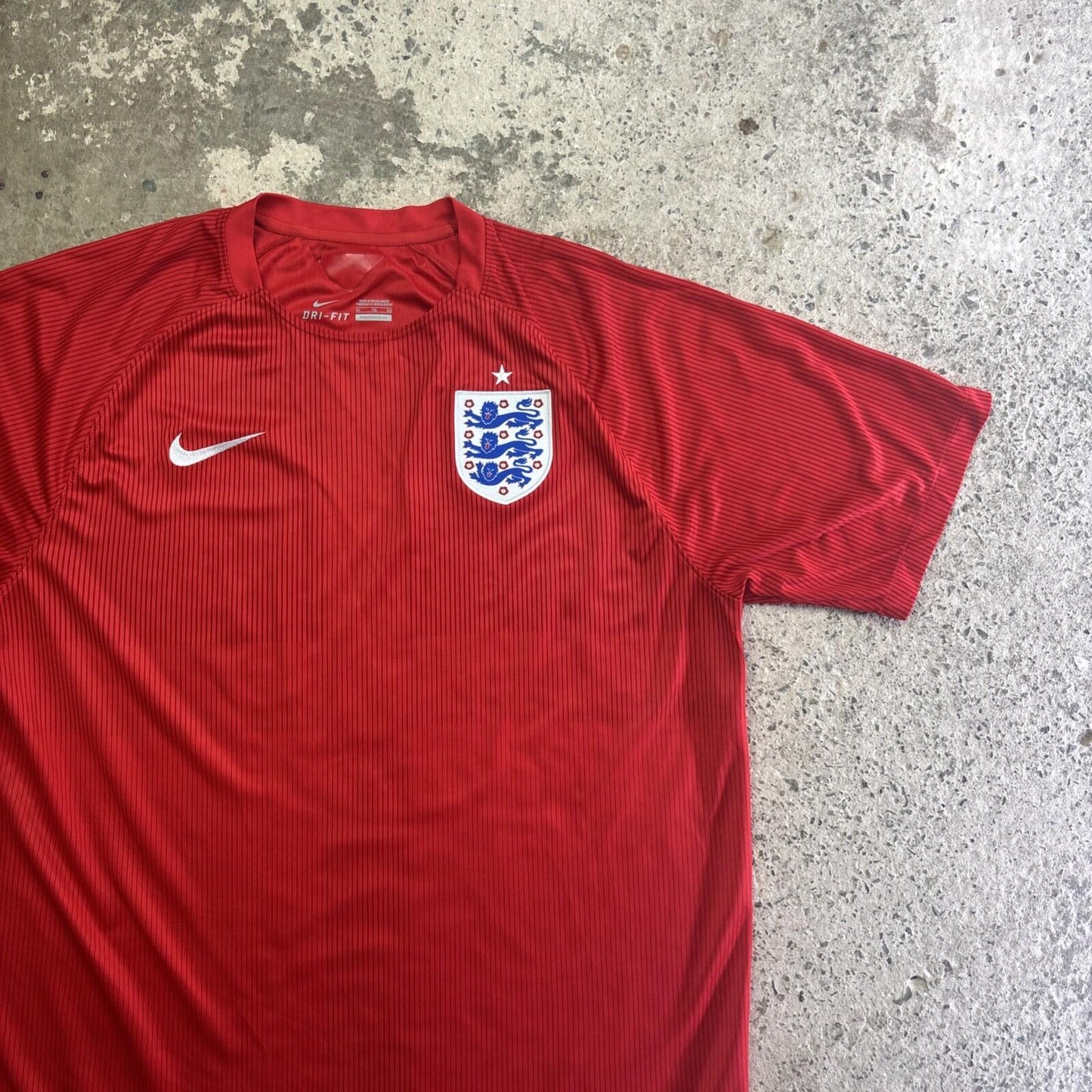 Red England Football Nike 2014/15 Away Shirt | Size: XL
