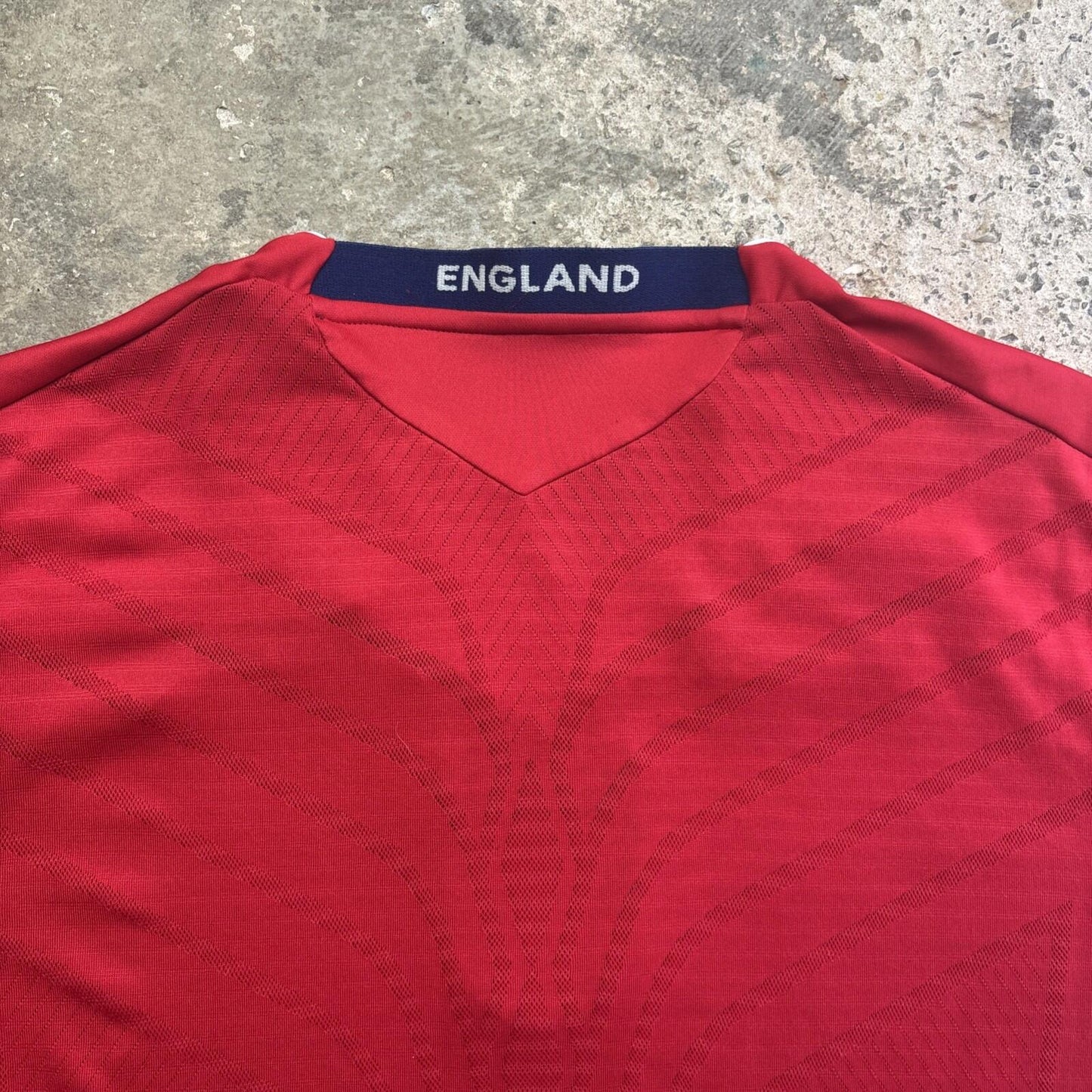 Red Umbro 2008/10 England Away Football Shirt | Size: L
