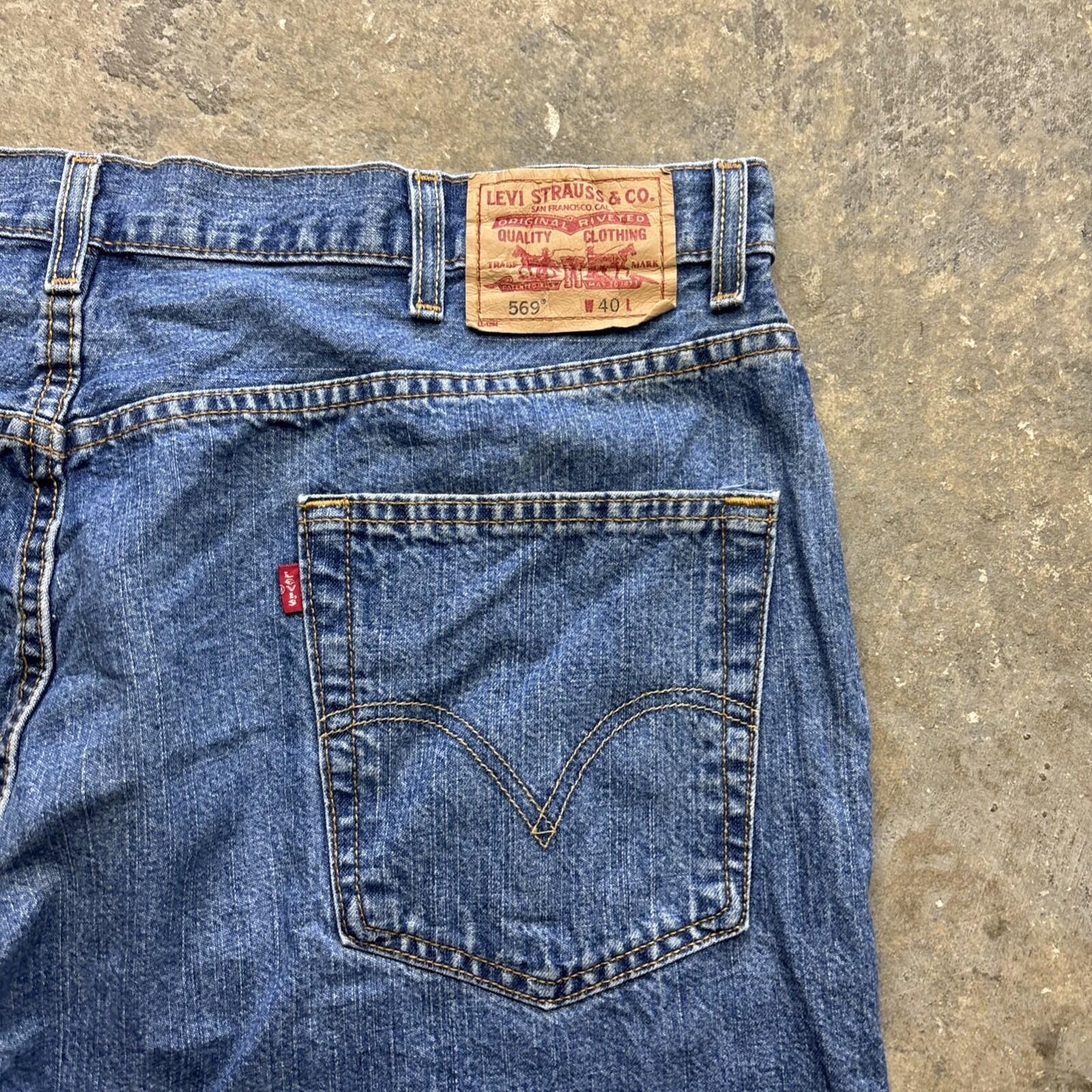 Blue Denim Levi’s 569 Men’s Shorts Jorts - W40