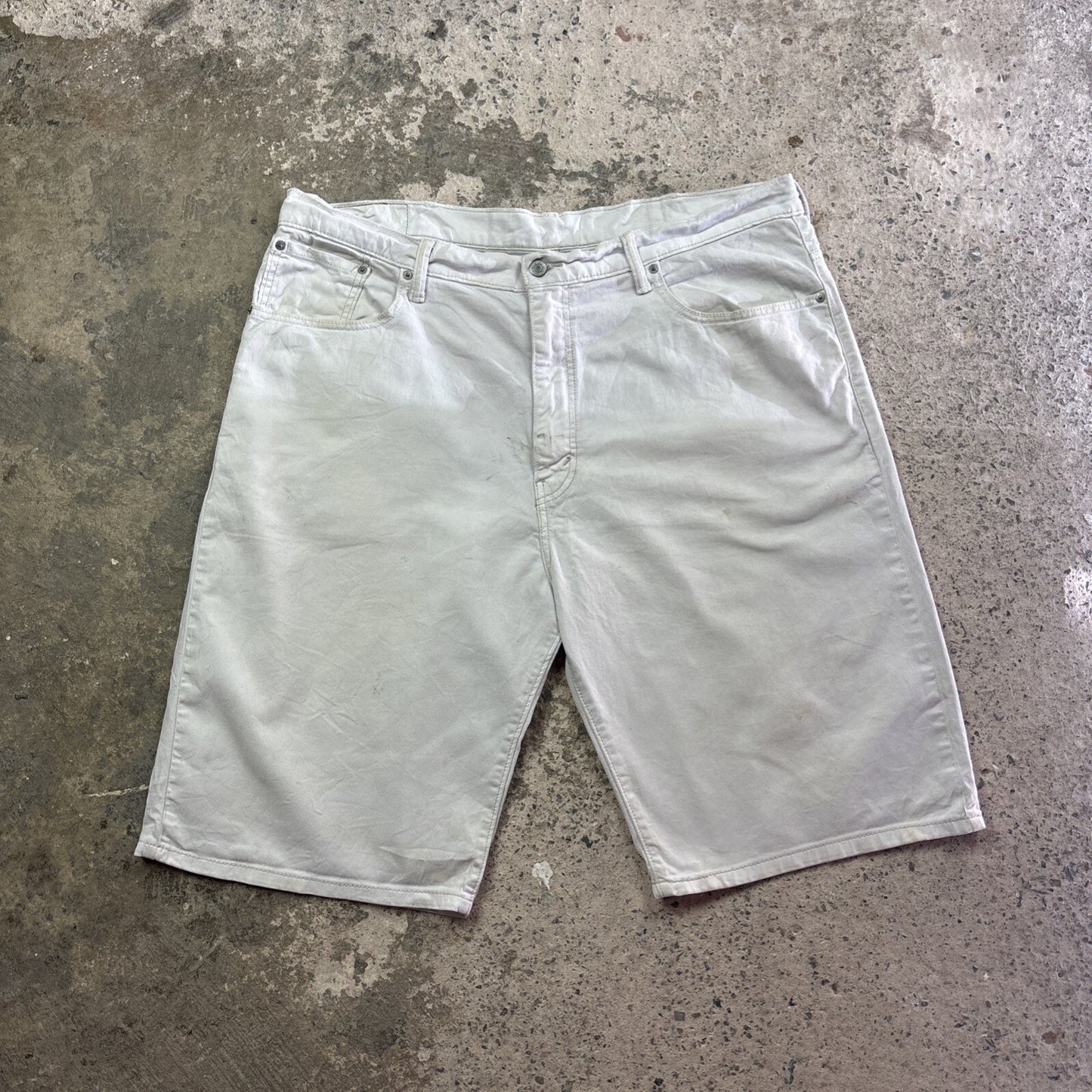 White Levi’s 569 Denim Jean Shorts | W40"