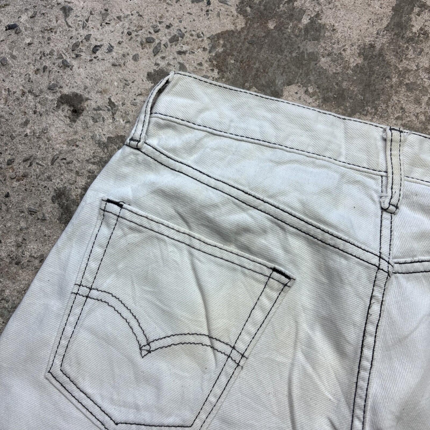 Distressed White Levi’s 514 Men’s Cut Off Shorts | W29