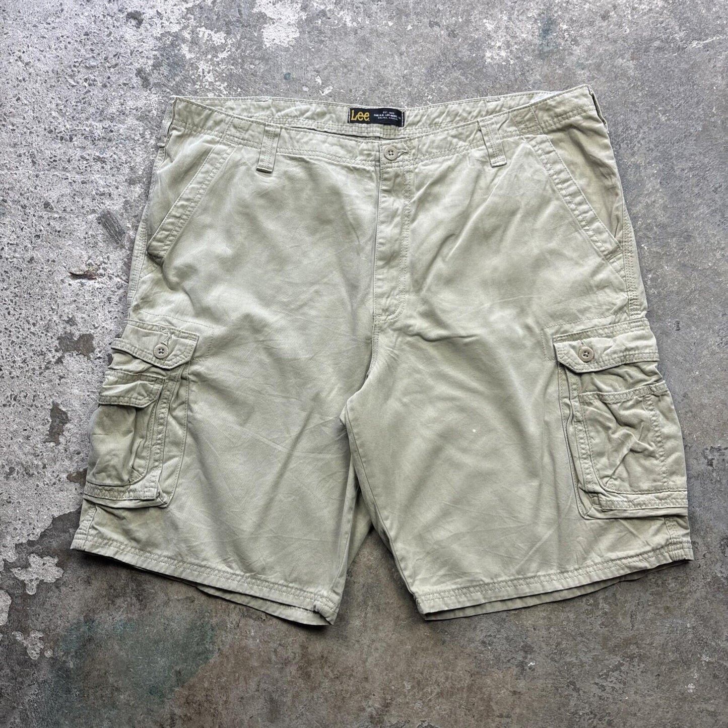 Cream Lee Men’s Cargo Shorts - W42