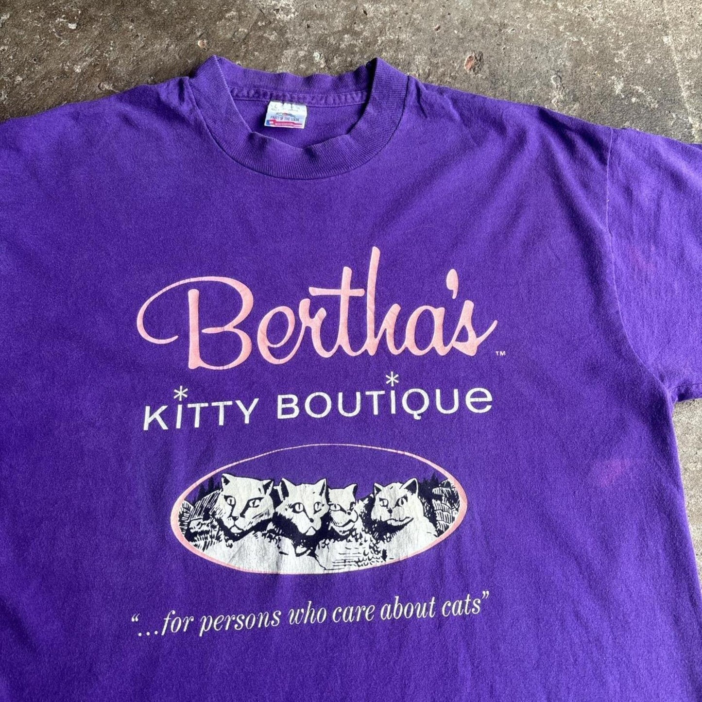 90s Purple 'Bertha's Kitty Boutique' single stitch t-shirt