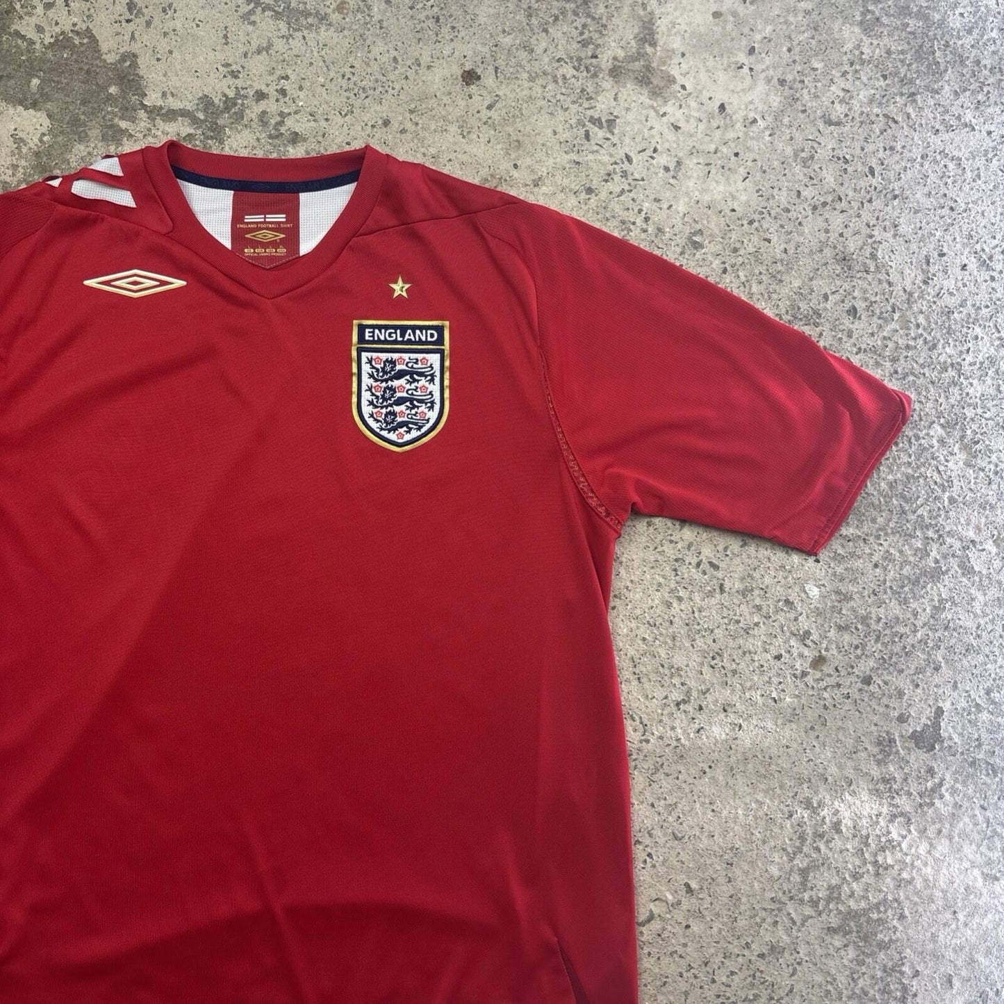 Red Umbro 2006/08 England Football Away Shirt | Size: L
