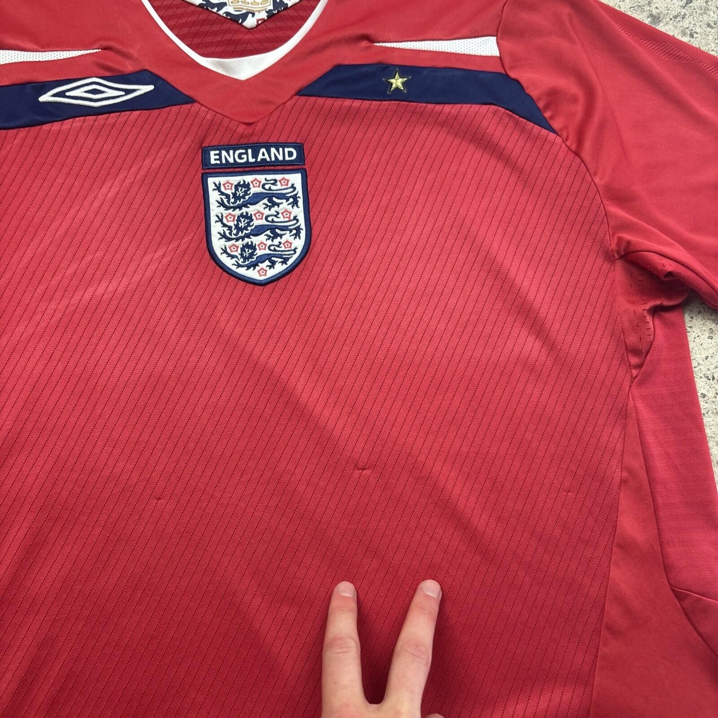 Red Umbro 2008/10 England Football Away Shirt | Size: L