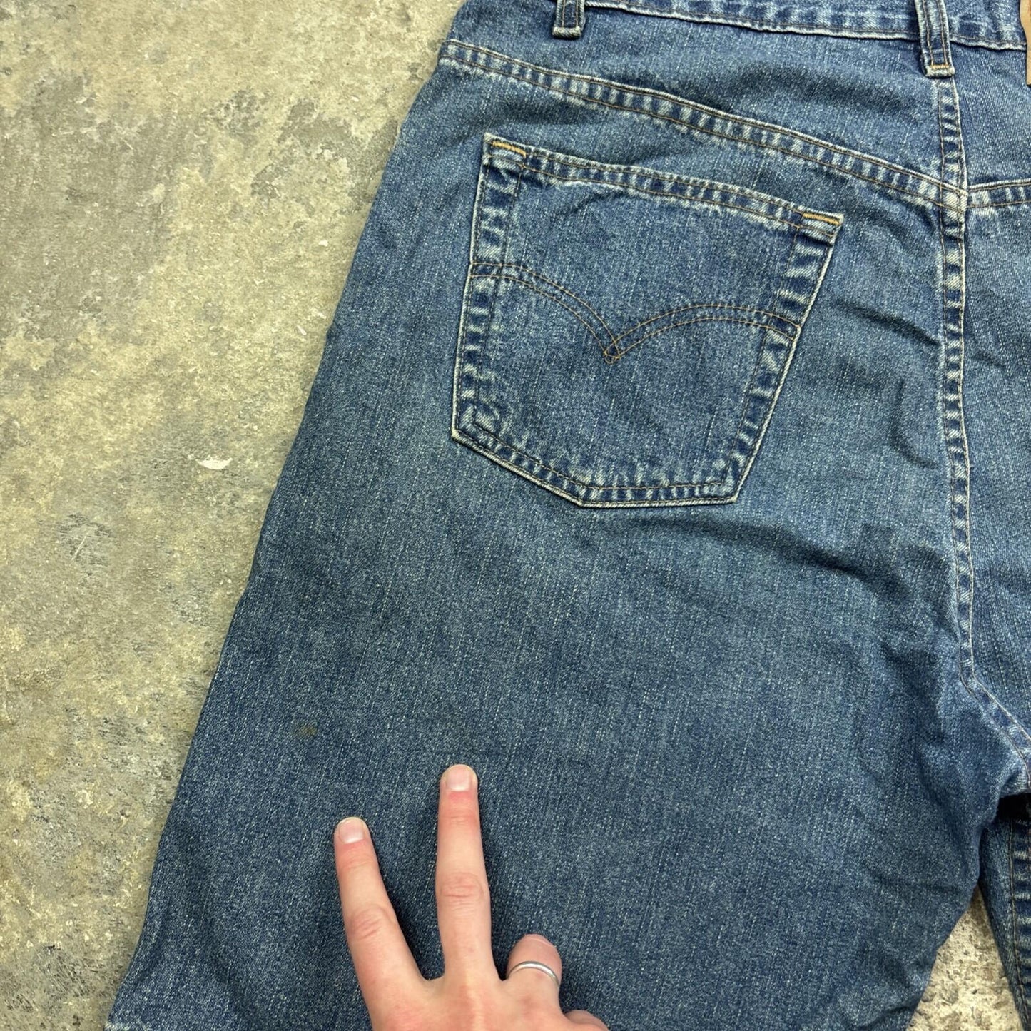 Blue Textured Levi’s Jean Shorts | W34"