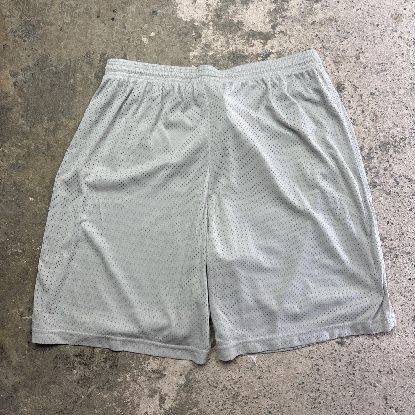 Men’s Grey Basketball Shorts Size: XL