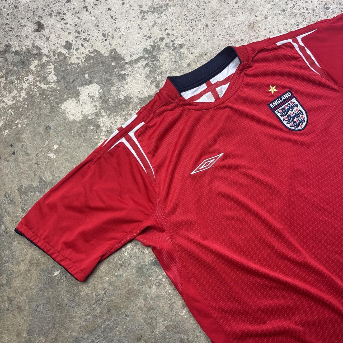 Red England Football 2004/06 Umbro Away Shirt | Size: L