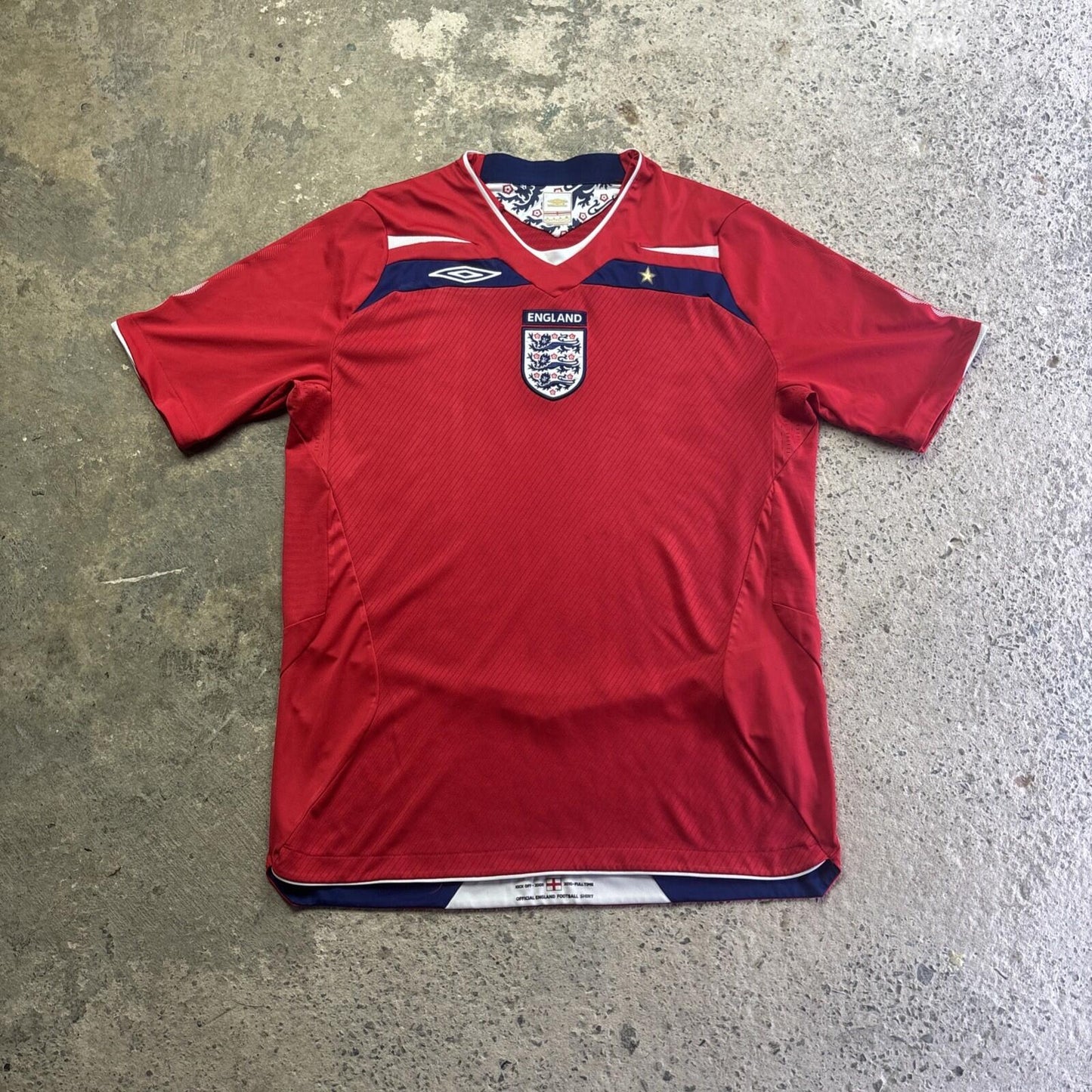 Red Umbro 2008/10 England Away Football Shirt | Size: L