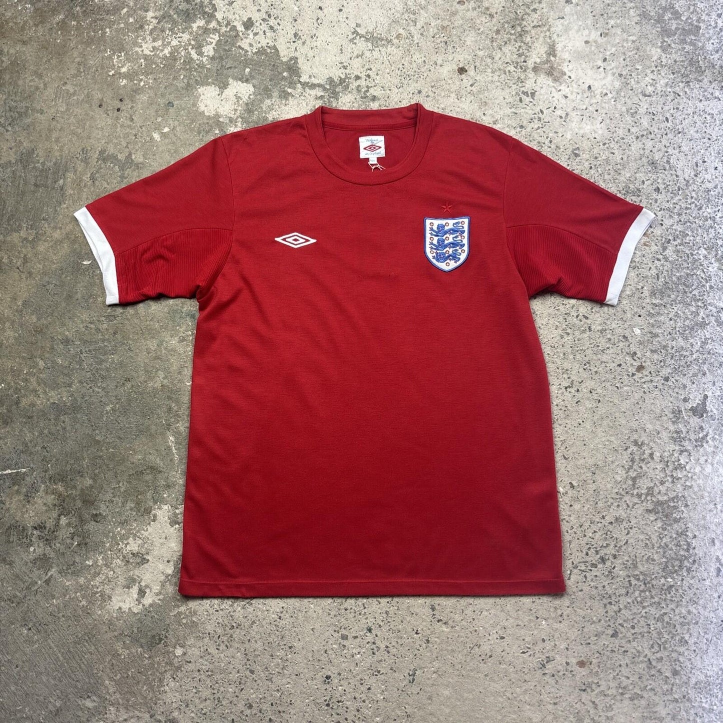 Red England Umbro Football Home Shirt 2010/11 Season | Size:  L
