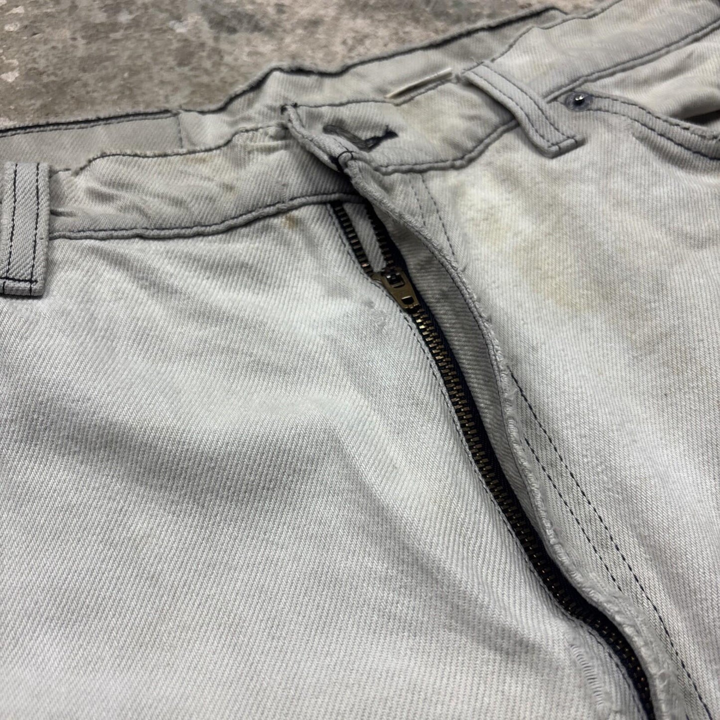 White Levi’s 550 Denim Relaxed Fit Jean Shorts | W38"