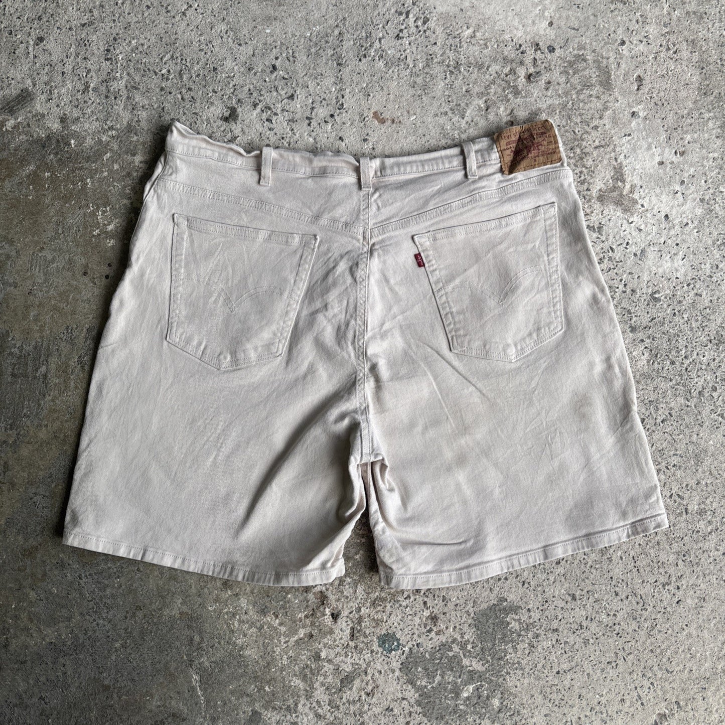 Cream Denim Levis Shorts | W40"