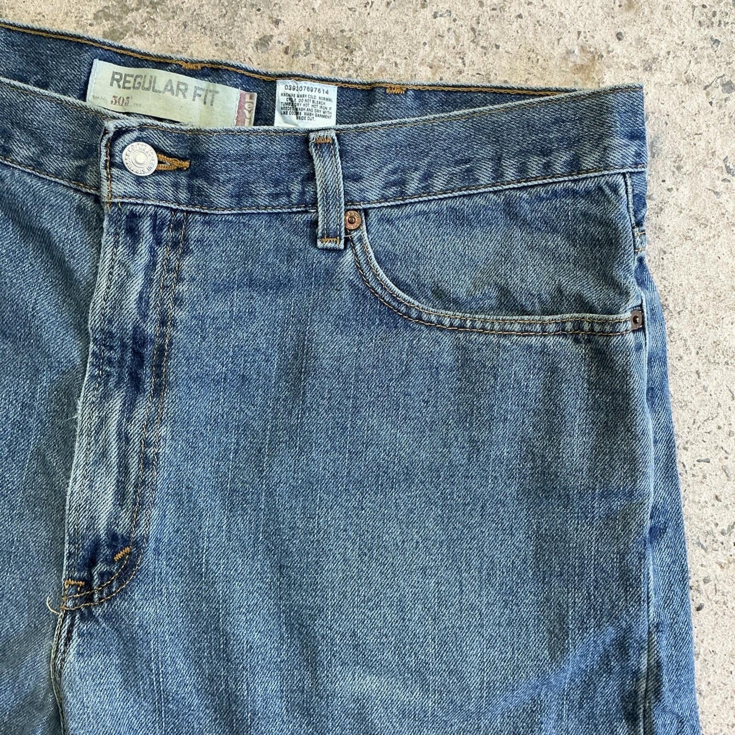 Blue Levi’s Denim Jean Shorts In Regular Fit | W40