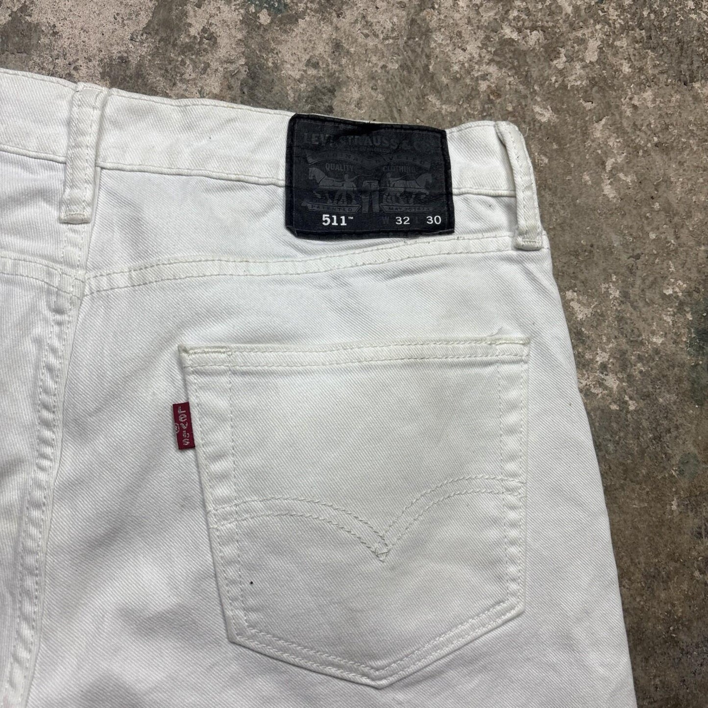 White Levi’s 511 Men’s Cut Off Shorts | W32