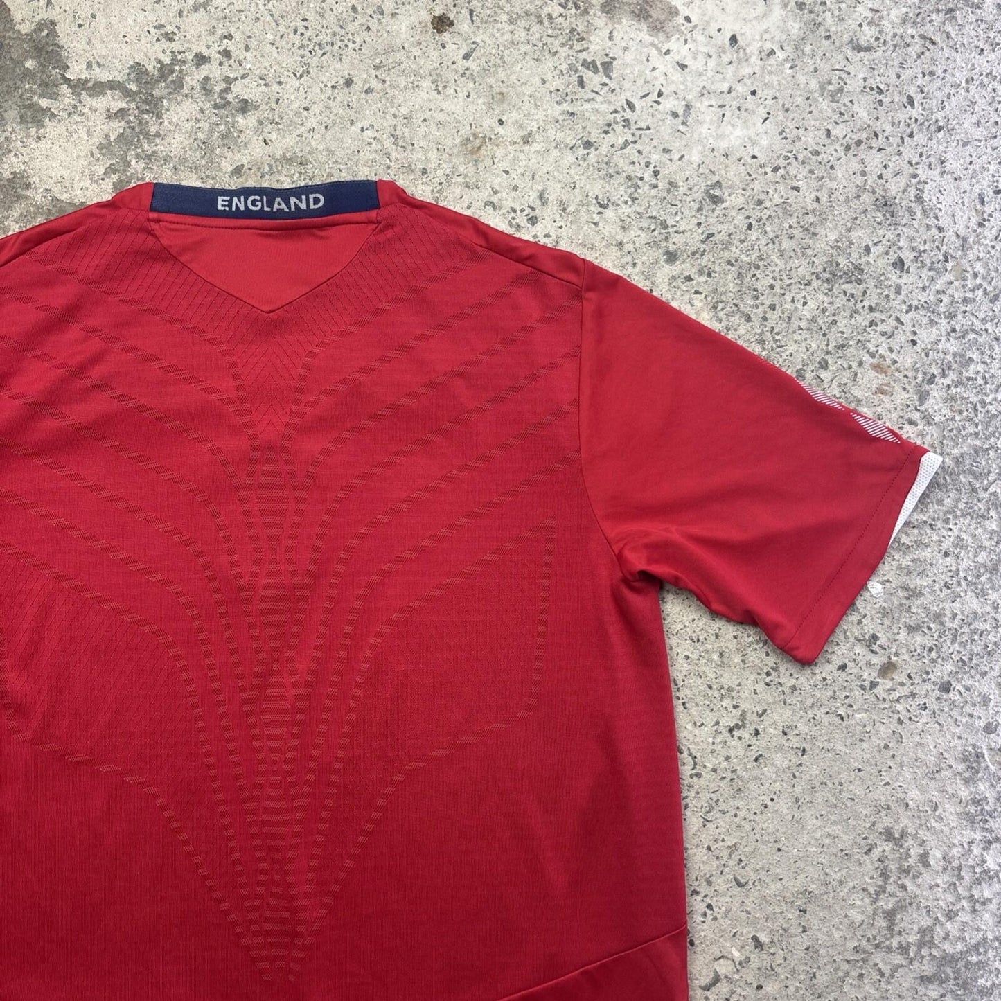 Red Umbro 2008/10 England Football Away Shirt | Size: L