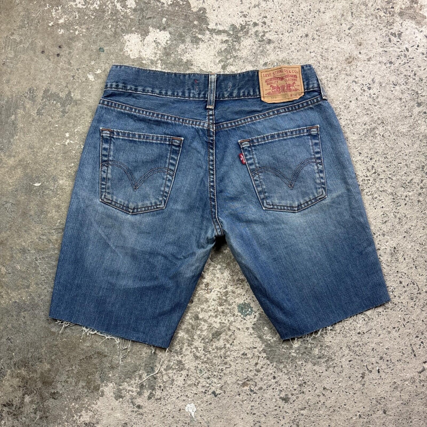 Textured Blue Women’s Levis 557 Cut Off Jean Shorts | W30"