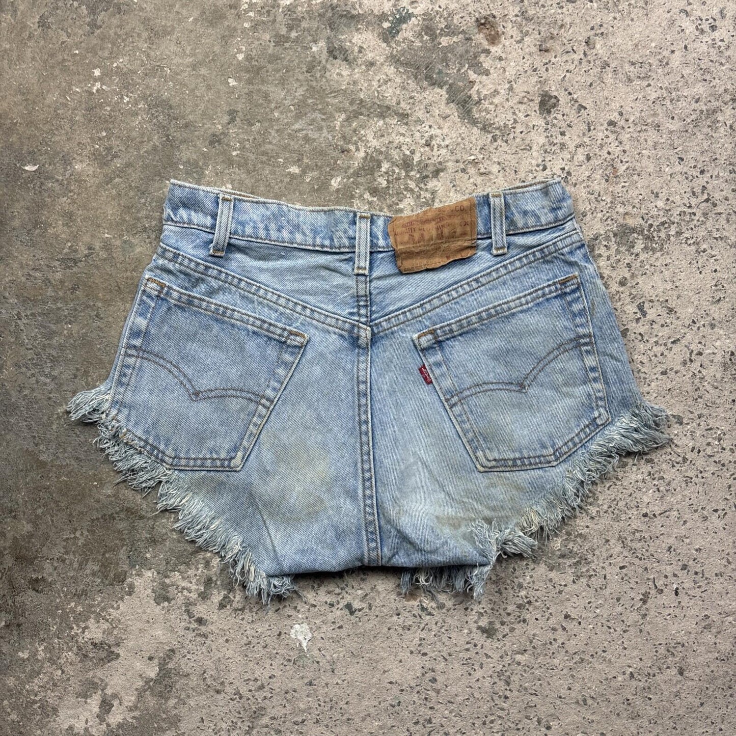 Blue Denim Levi’s Women’s Hot Pants Jean Shorts | 31"