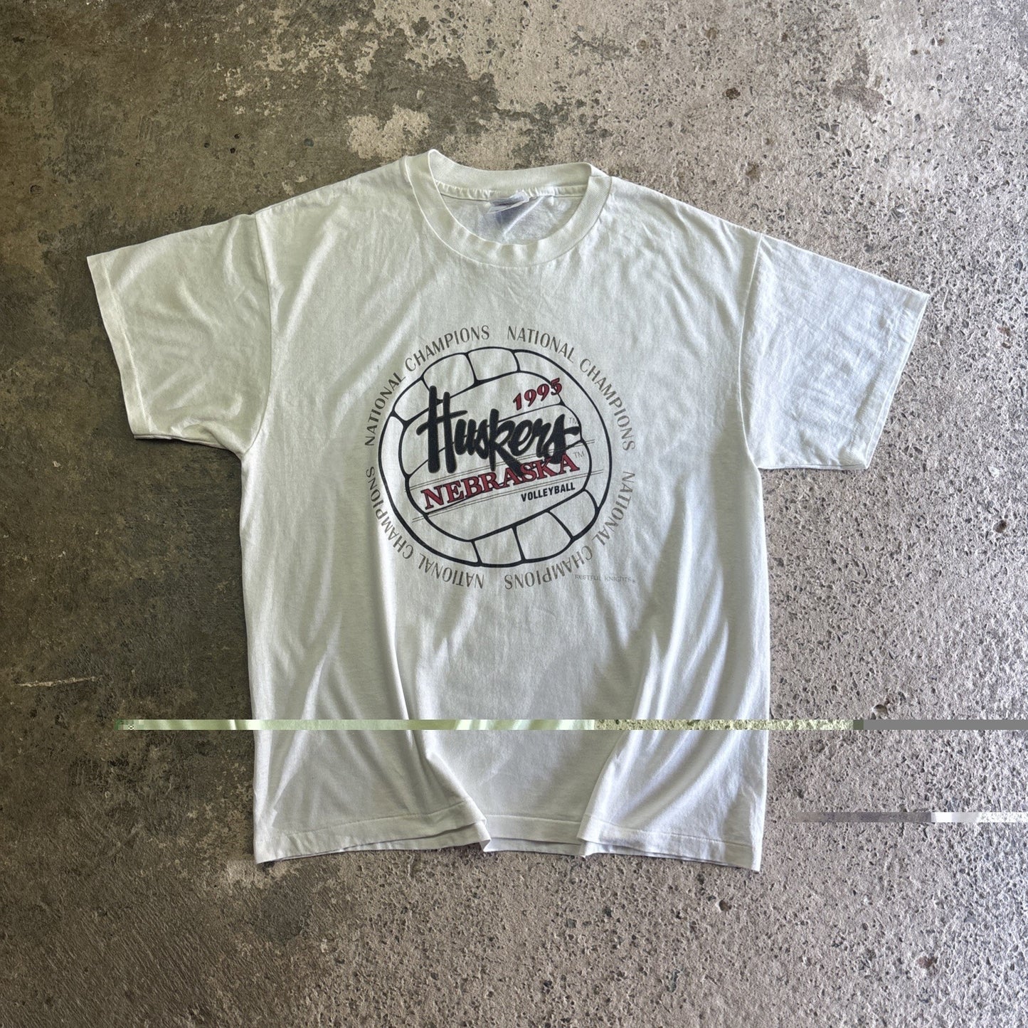 Vintage White 95’ Graphic Volleyball Single Stitch T-Shirt | Size L