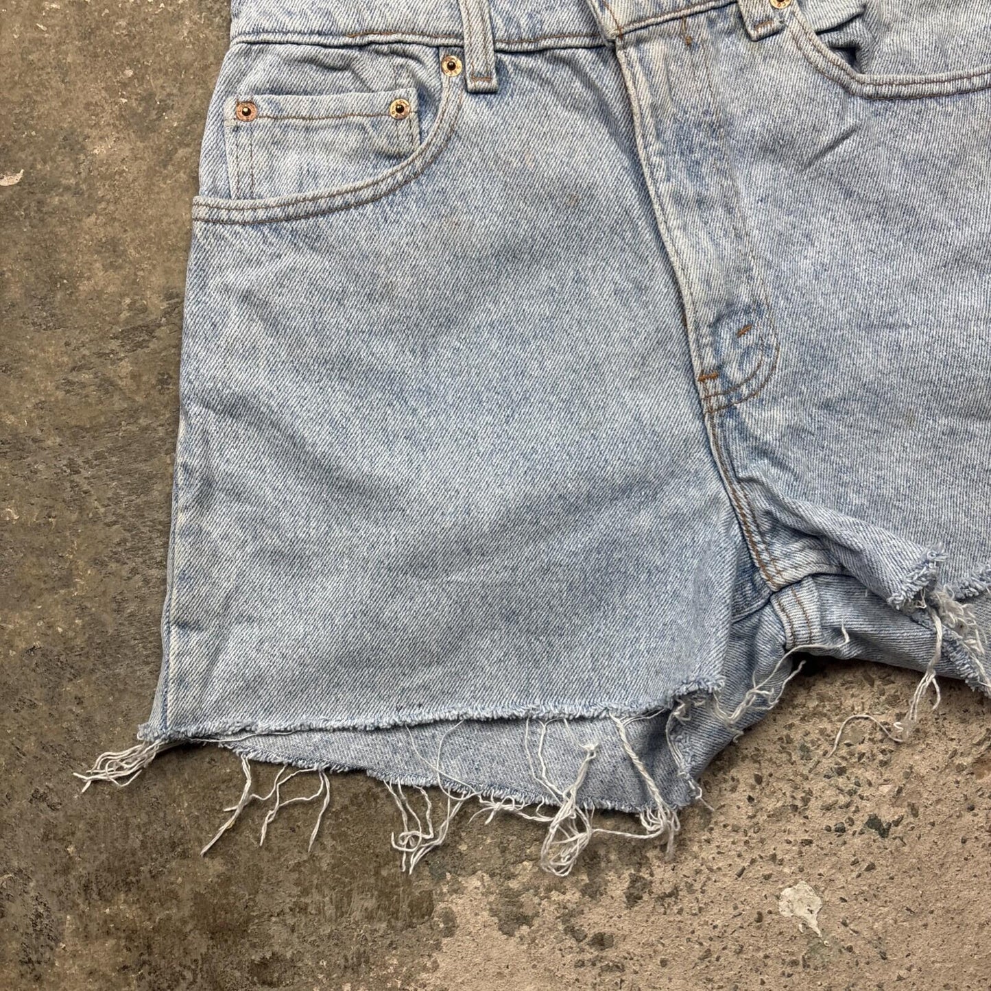 Light Blue Denim Levi’s 550 Cut Off Jean Shorts | W31"