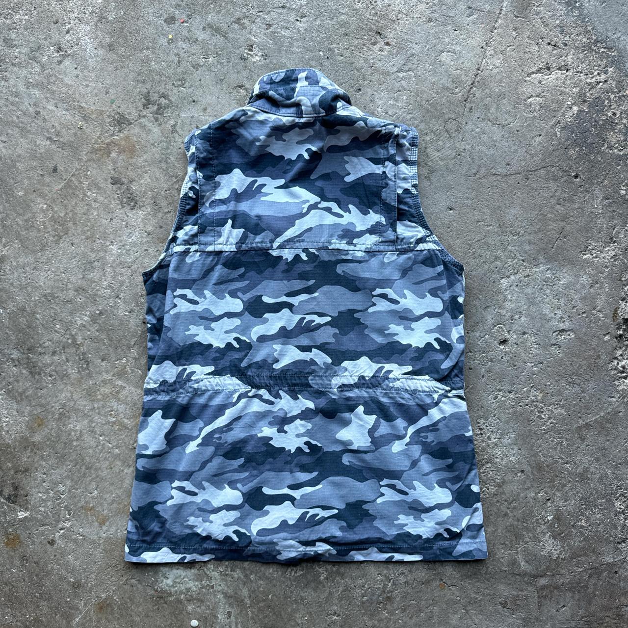 Camo Carhartt utility vest with great pockets