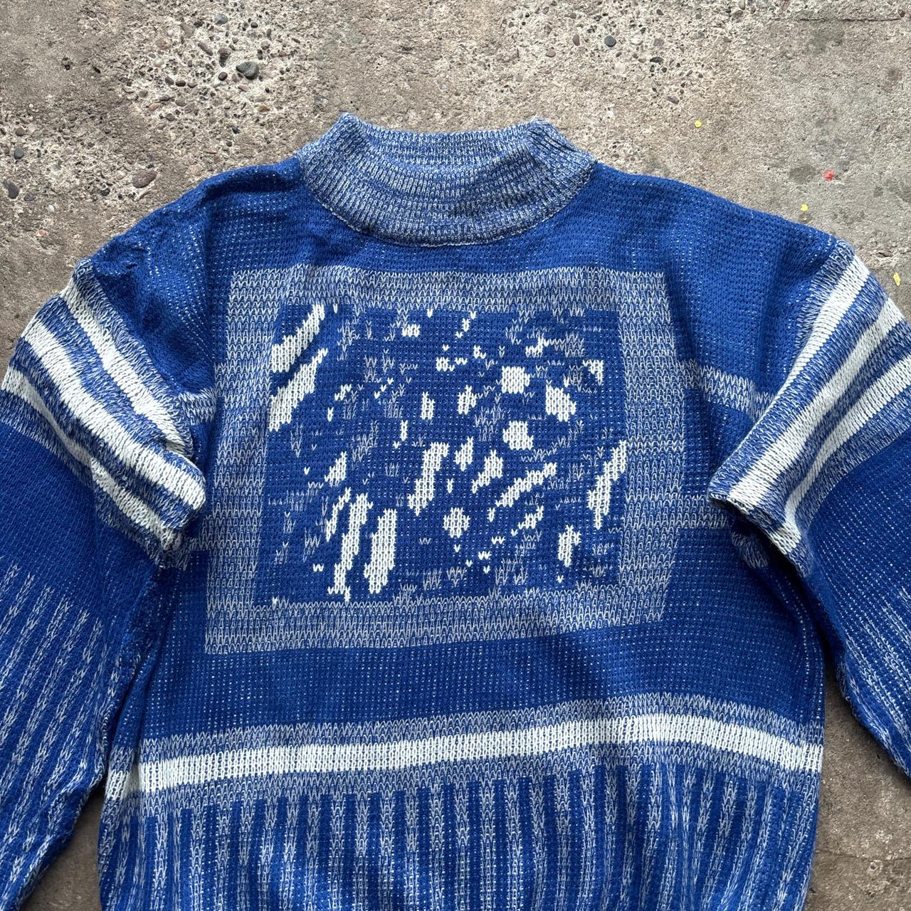 Vintage blue and white knitted sweater -  L