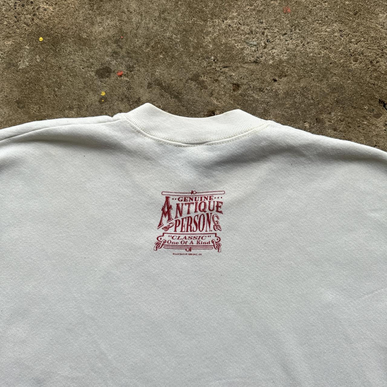 White 90s sweatshirt with ‘Antique’ print