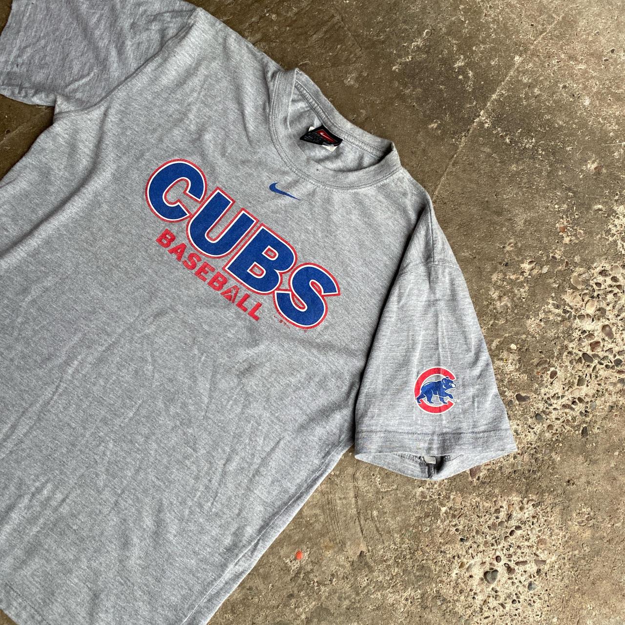 Grey Nike Chicago Cubs Graphic T-Shirt - L (women’s)