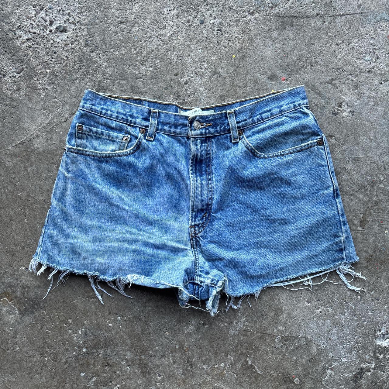 Blue denim Levi’s 505 cut shorts