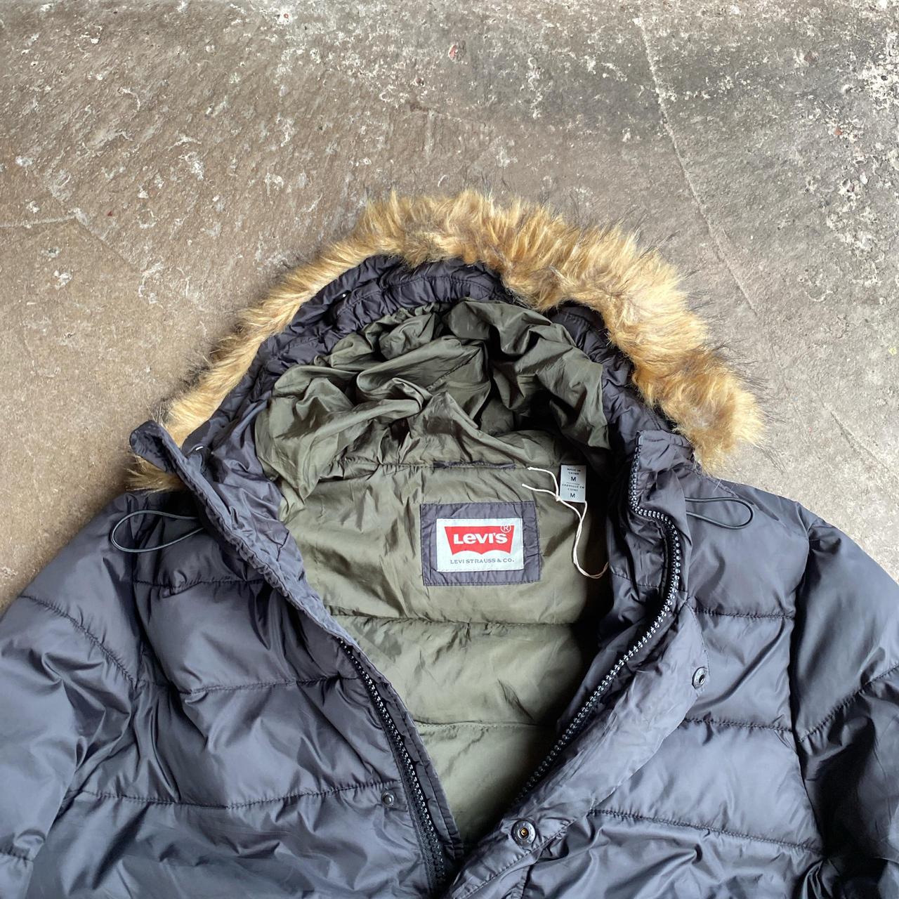 Black Levi’s Hooded Puffer Jacket - M