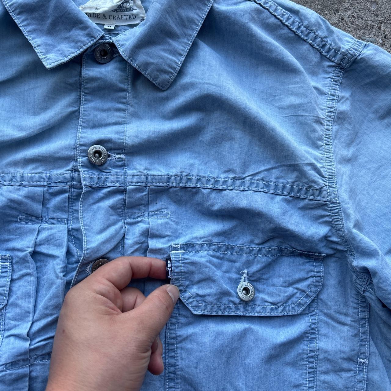 Light blue Levi’s cropped shirt