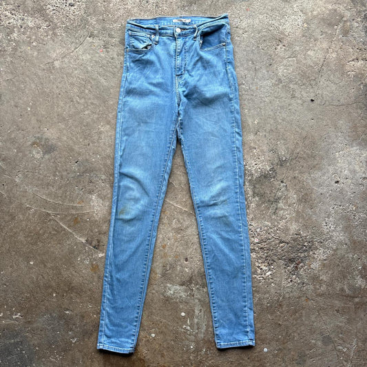 Blue Levi’s denim jeans
