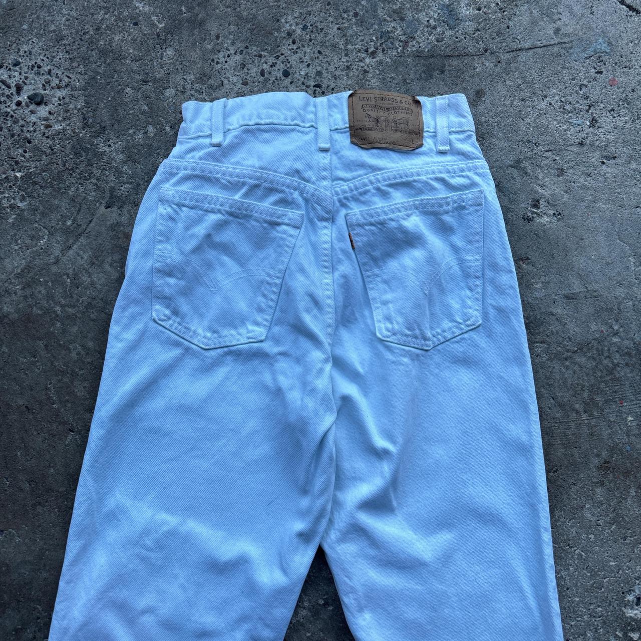 White Levi’s 15951 Jeans - Size 6 (Long)