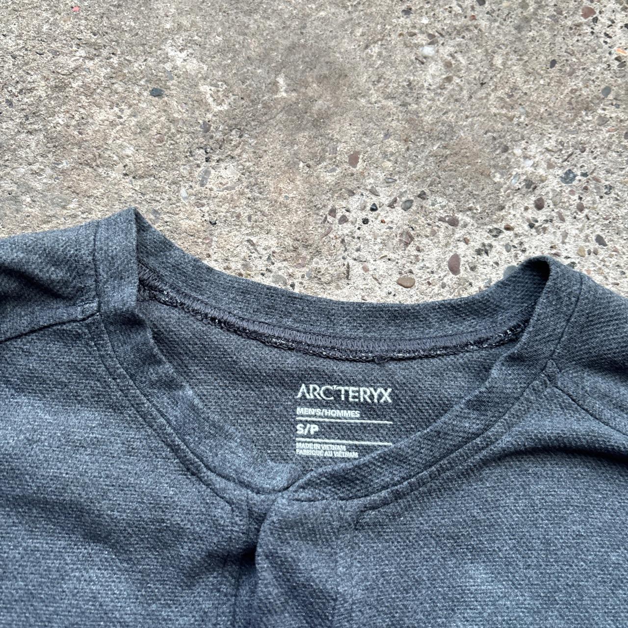 Grey Arc'teryx long sleeve top - S