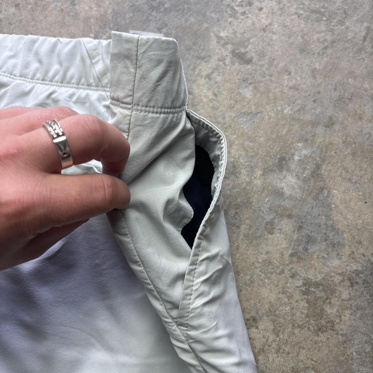 Cream Oakley shorts activewear - W40
