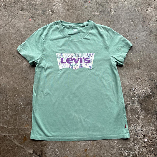 Green Levi’s t-shirt with nice logo print