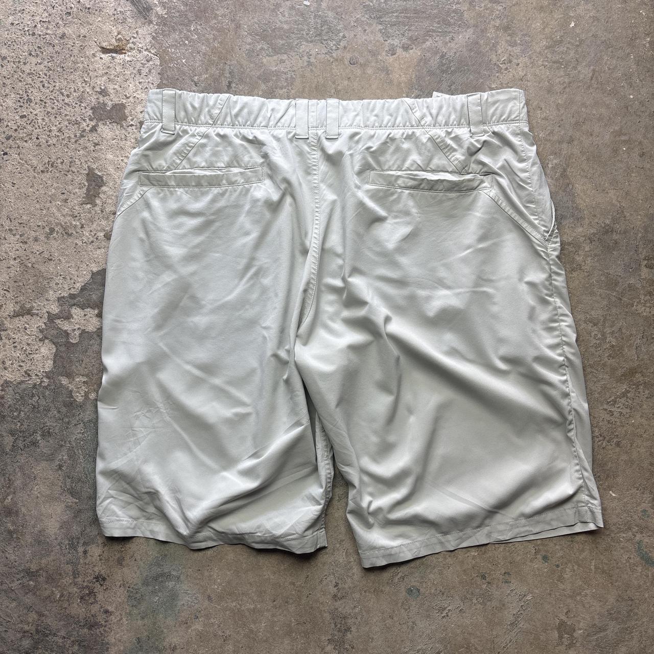 Cream Oakley shorts activewear - W40