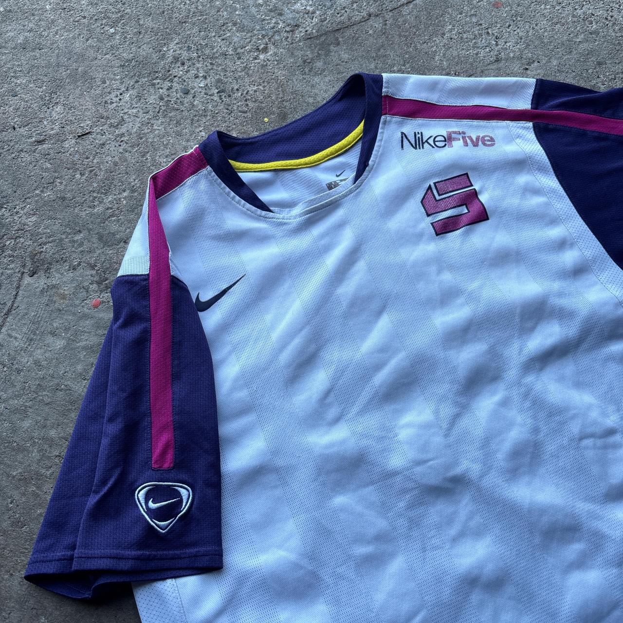 Nike total 90 / Nike Five t-shirt in white and purple