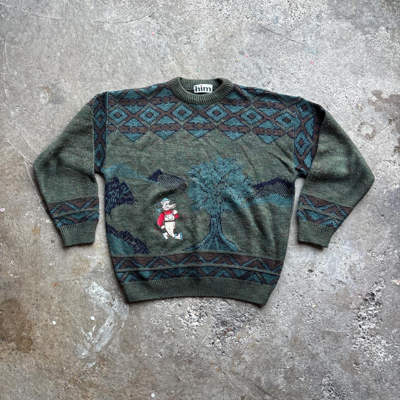 Beautiful dark green patterned ‘Him’ knitted sweater with stitched wolf design on