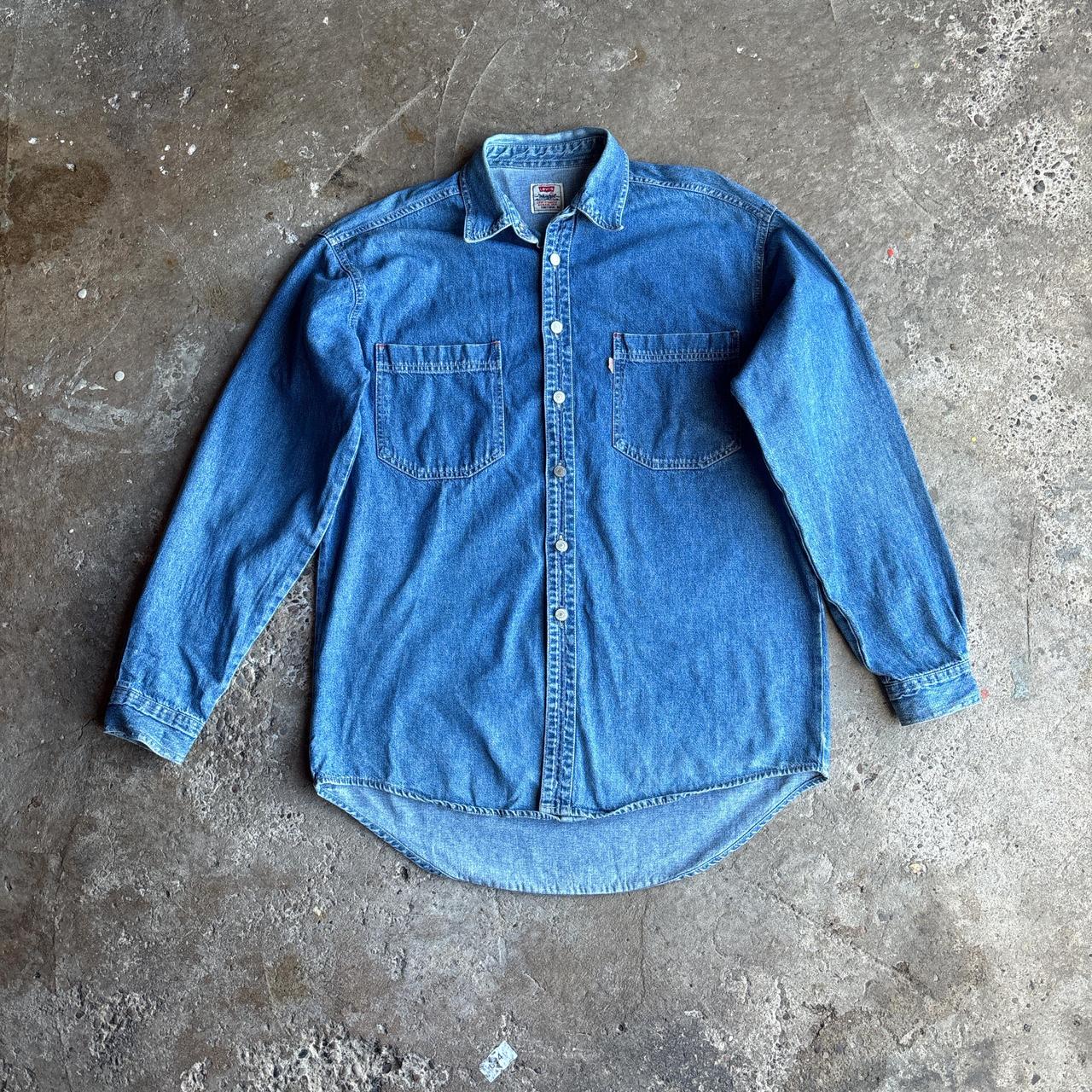 Blue Denim Levi’s Button Up Shirt - M