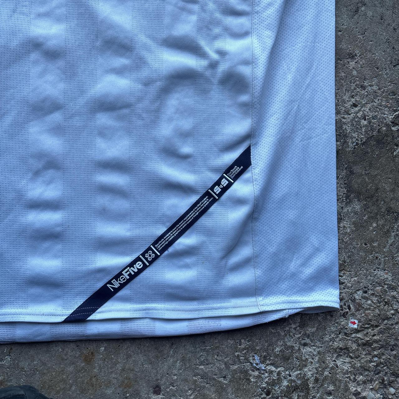 Nike total 90 / Nike Five t-shirt in white and purple