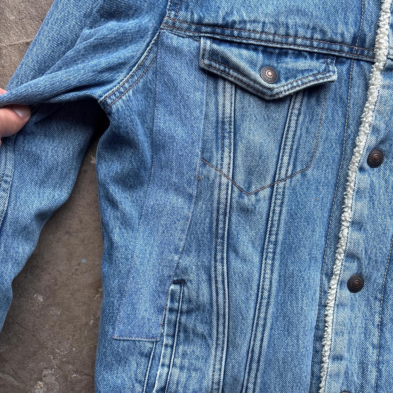 Blue Levi’s  jacket with Sherpa lining - M